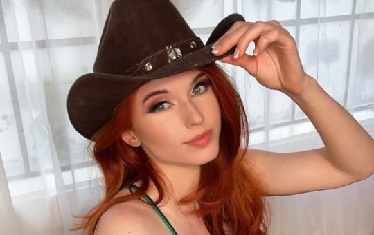Twitch Star Amouranth Probably Won't Date You—But Her AI Bot Will